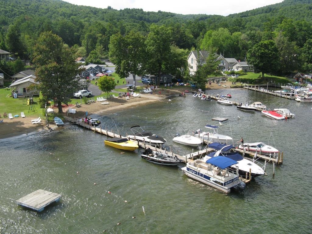 Blue Lagoon Resort Lake George Exterior foto