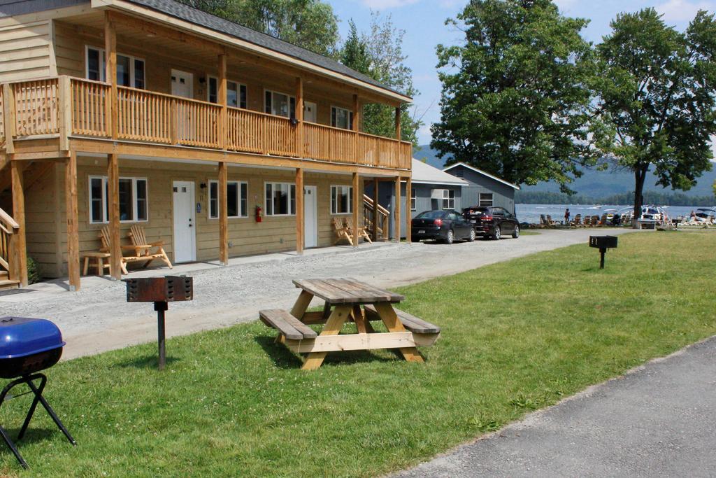 Blue Lagoon Resort Lake George Exterior foto