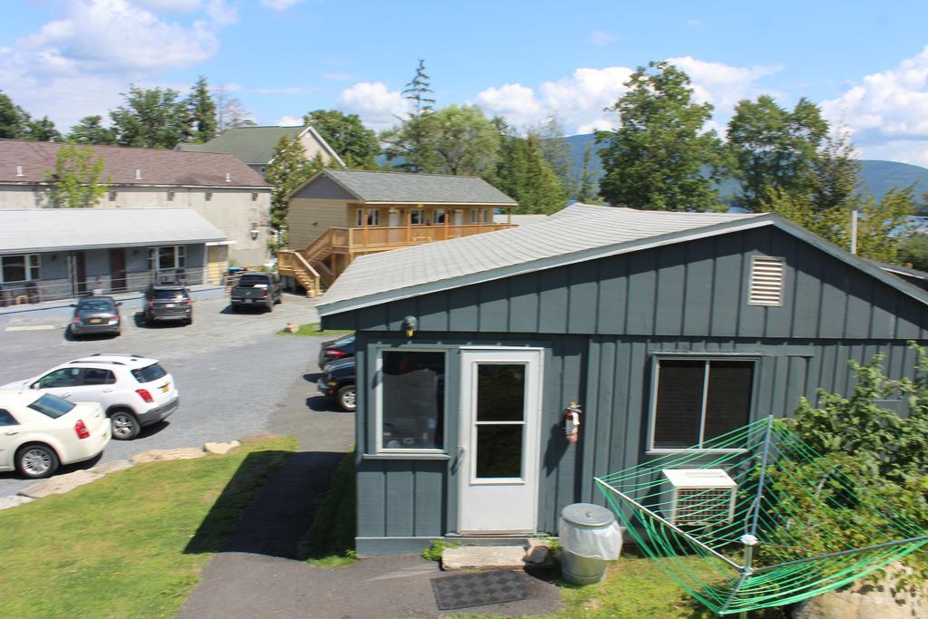 Blue Lagoon Resort Lake George Exterior foto